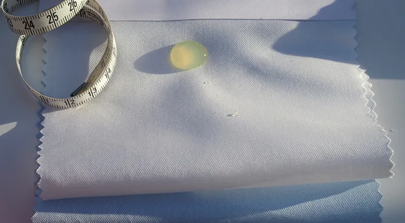 Le tissu qui résiste aux taches et à la transpiration par Empreinte Moi